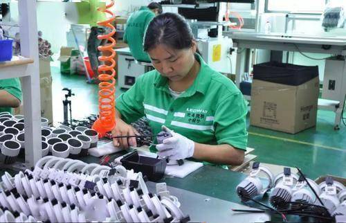 在工廠工作30天，每天加班3小時(shí)，離職后能否要求老板賠償？——兼談與旅游業(yè)務(wù)的關(guān)聯(lián)